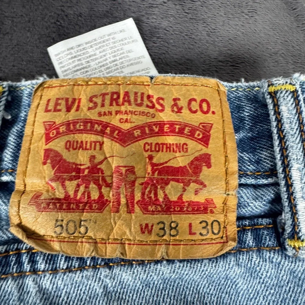 Levi 505 Regular Fit Jeans Mens 38x30 Light Wash Distressed Denim 00505-4891